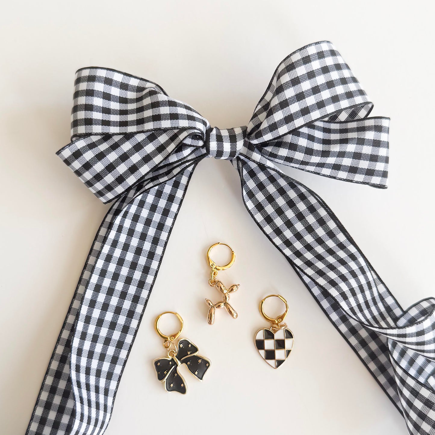 Gingham Shoe Lace amd Charm Set – Black & White | Leo + LEE Shoe Accessories