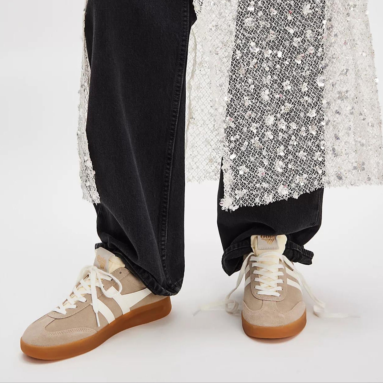 Gola Cyclone Suede Sneakers – Beige & White Retro Trainers with Gum Sole"