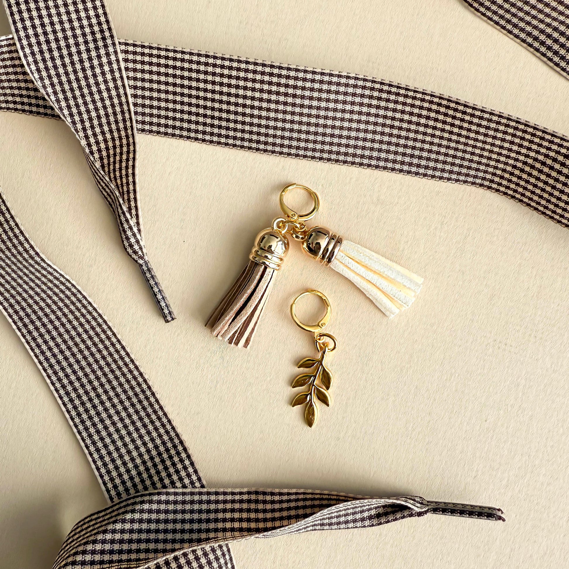 Fashion sneaker lace accessory set with fall-inspired charms