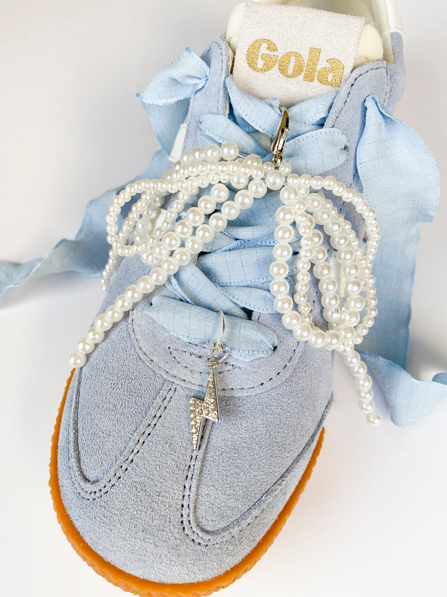 Elegant Baby Blue Lace & Pearl Bow Shoe Charm Set – Blue Ribbon Sneaker Accessories by Leo + Lee