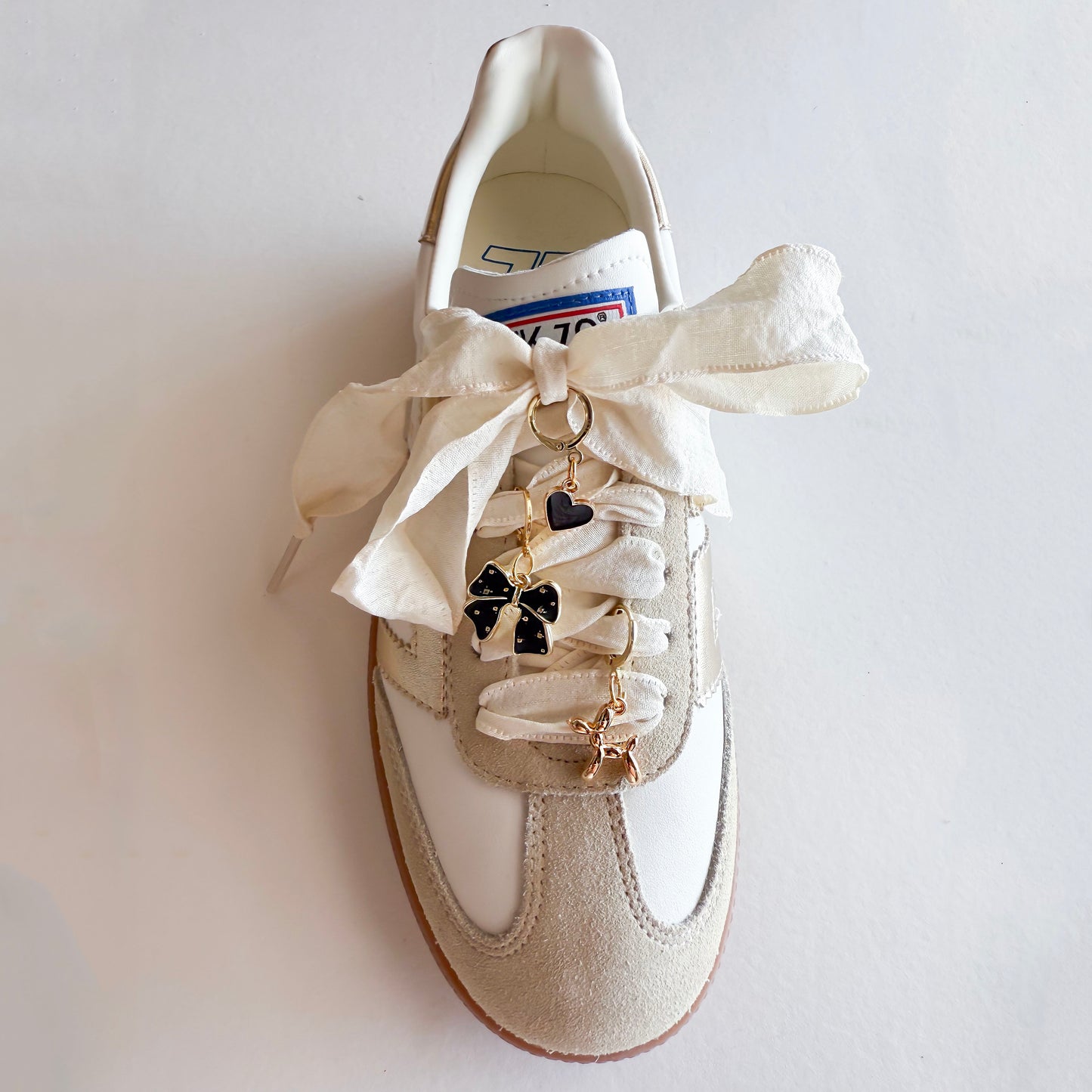 Leo and Lee Sneaker Lace Charm Sets- Ivory Laces + Ballon Dog Charms