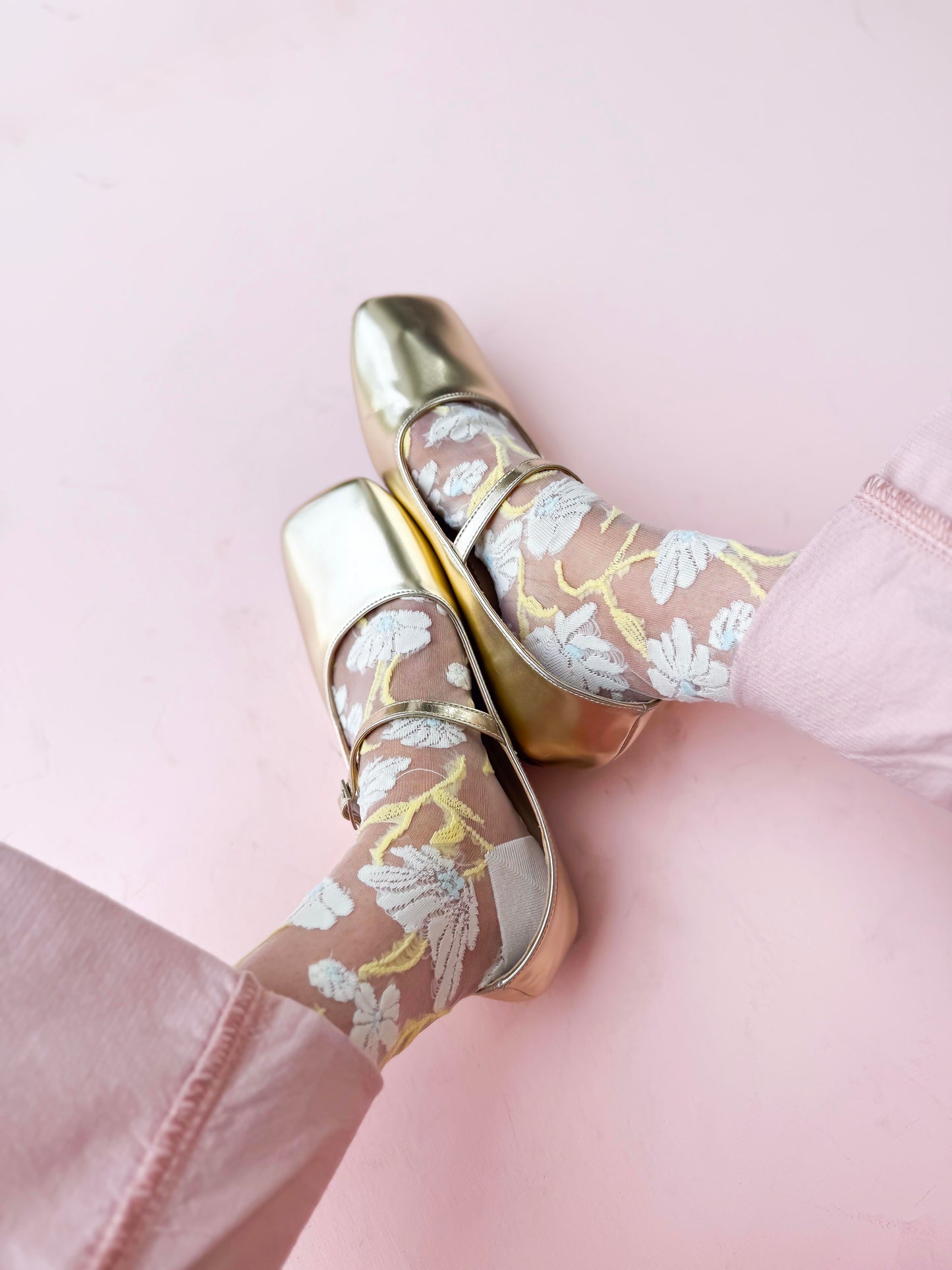 Sheer Daisy Glass Socks - Breathable Glass Breathable Sheer Ankle Socks