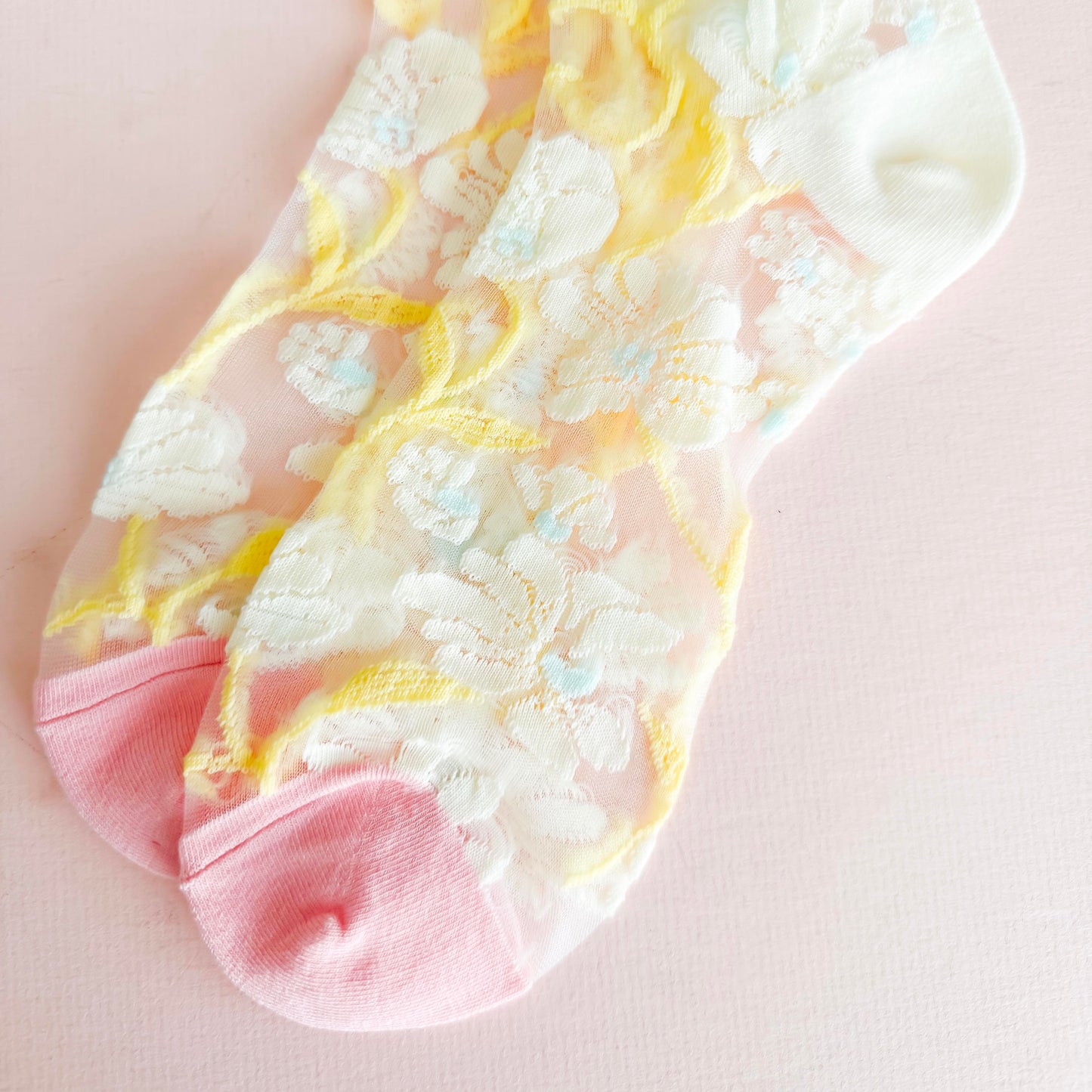 Sheer Daisy Glass Socks - Breathable Glass Breathable Sheer Ankle Socks