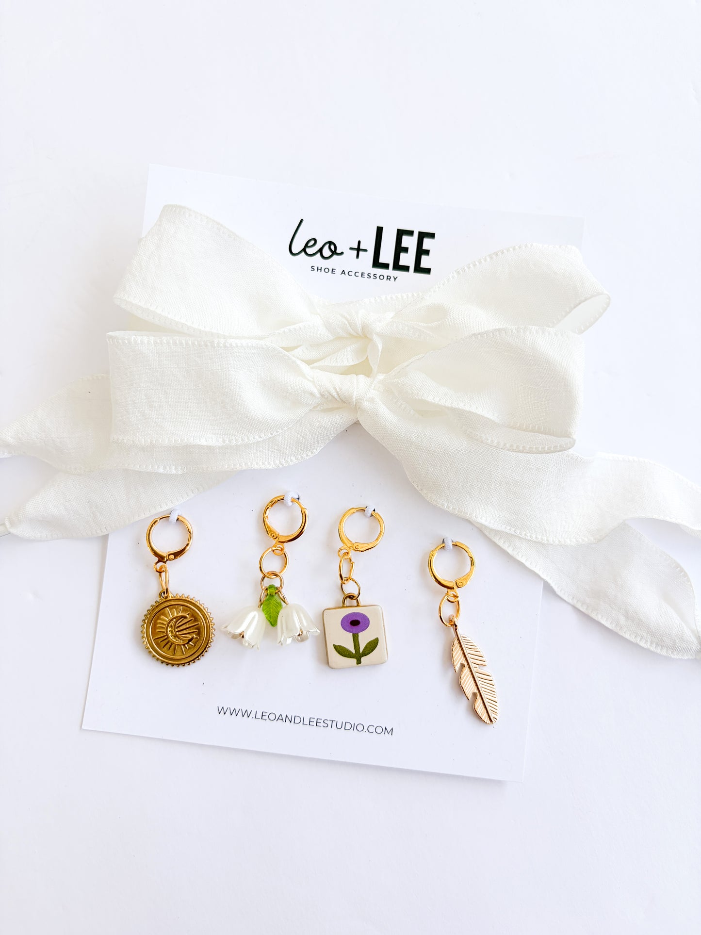 Vintage Inspired White Lace & Charm Set – Elegant Shoe Accessories