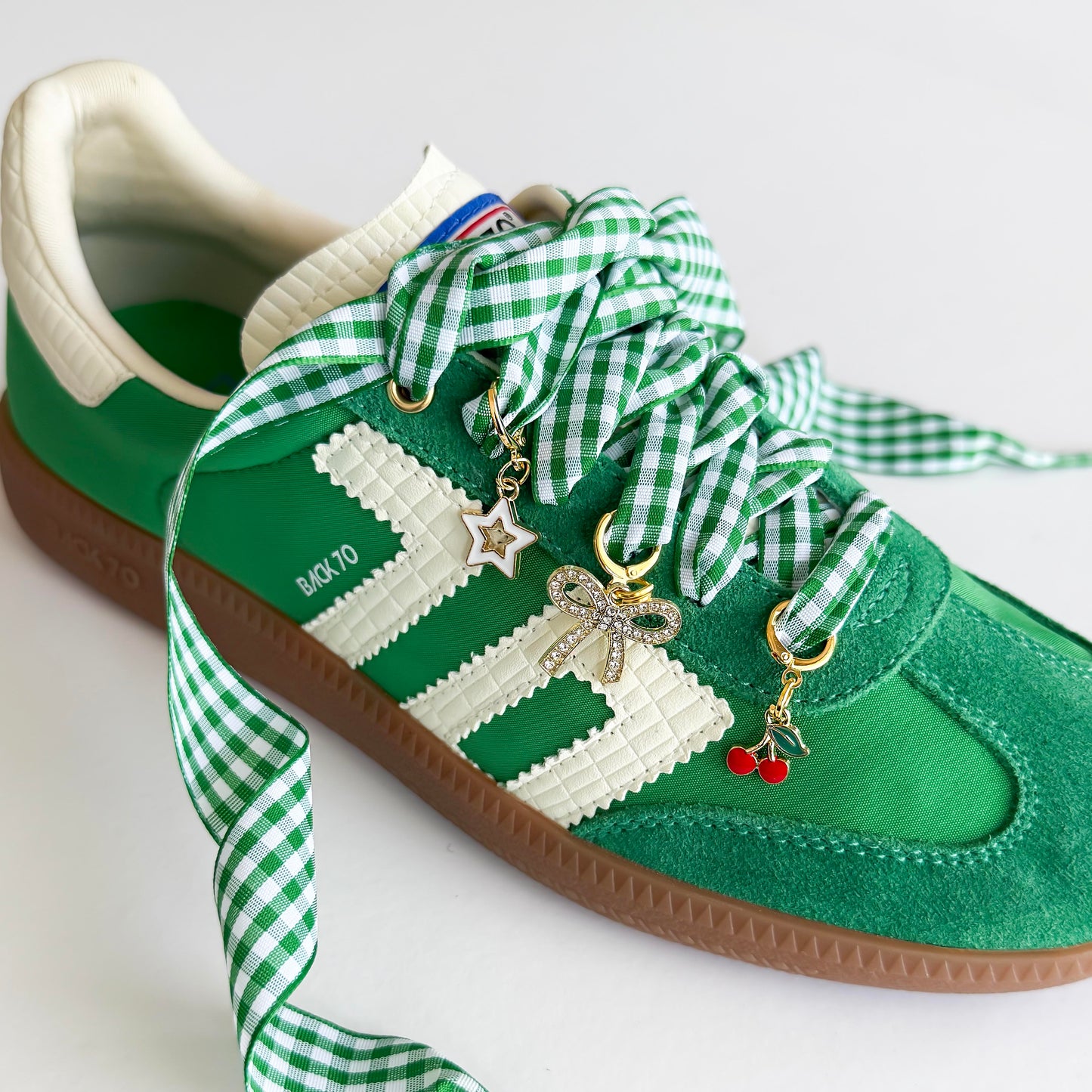 Gingham Shoe Lace amd Charm Set – Green & White | Leo + LEE Shoe Accessories